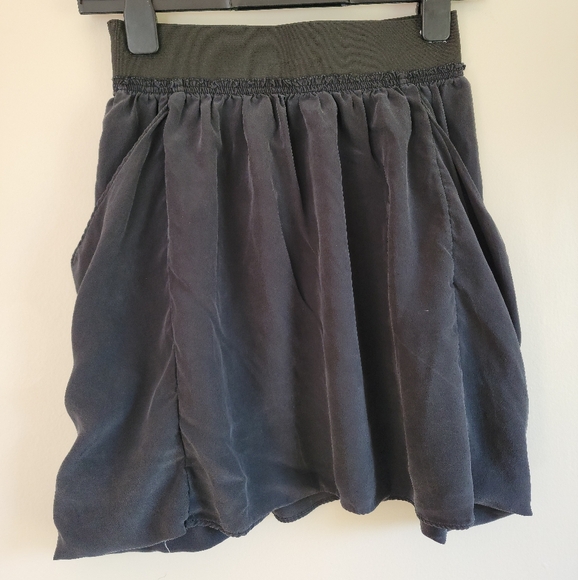 ARITZIA MINI SKIRT - Picture 2 of 4